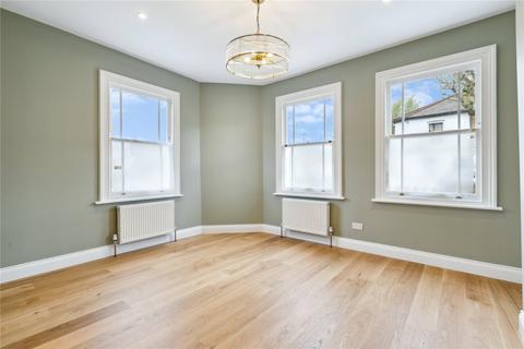 3 bedroom end of terrace house to rent, Martindale Road, London, SW12