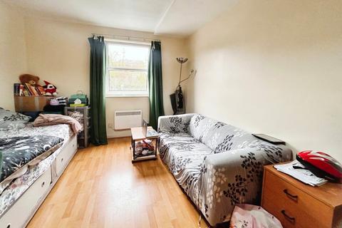 2 bedroom flat to rent, Hathersage Road, Manchester, Greater Manchester, M13