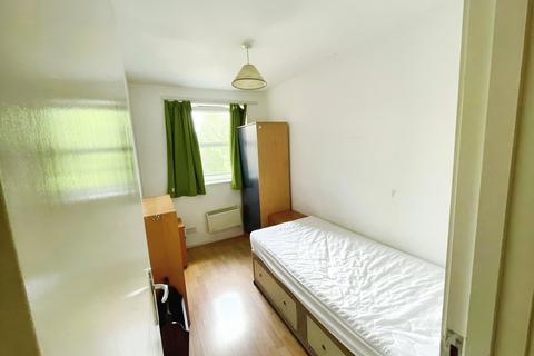 2 bedroom flat to rent, Hathersage Road, Manchester, Greater Manchester, M13