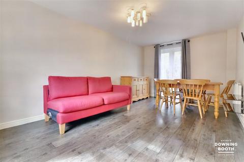 4 Thropp Close, Lichfield, WS13 8FP