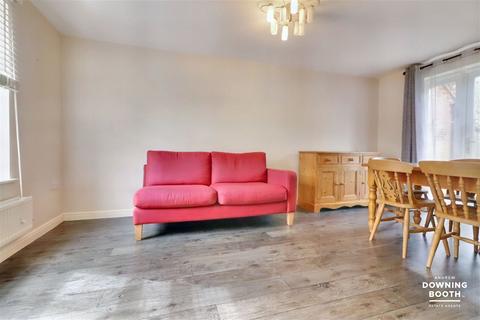 4 Thropp Close, Lichfield, WS13 8FP