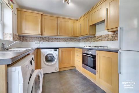 4 Thropp Close, Lichfield, WS13 8FP