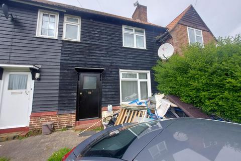 3 bedroom terraced house to rent, Colchester Road, Edgware HA8