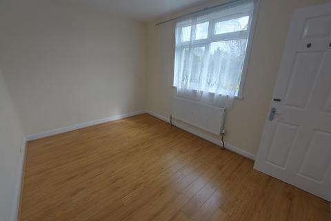 3 bedroom terraced house to rent, Colchester Road, Edgware HA8
