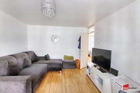2 bedroom flat for sale, Lynn Road, Ilford, IG2