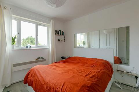1 bedroom apartment for sale, Fitzjohn Close, Merrow Park, GU4