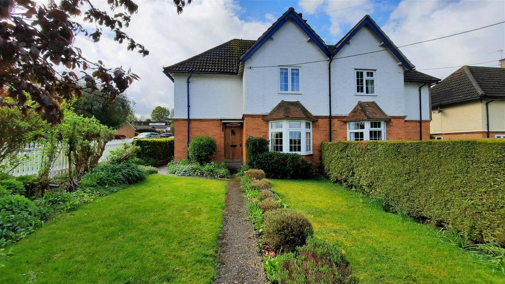 Basingstoke Road, Newbury RG20 3 bed semidetached house for sale £