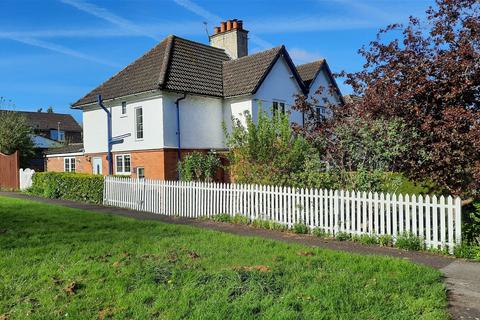 3 bedroom semi-detached house for sale, Basingstoke Road, Newbury RG20