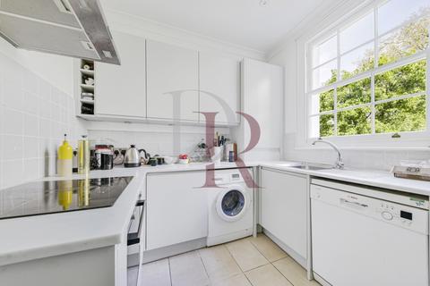 8c Highbury Crescent, London, N5 1RN