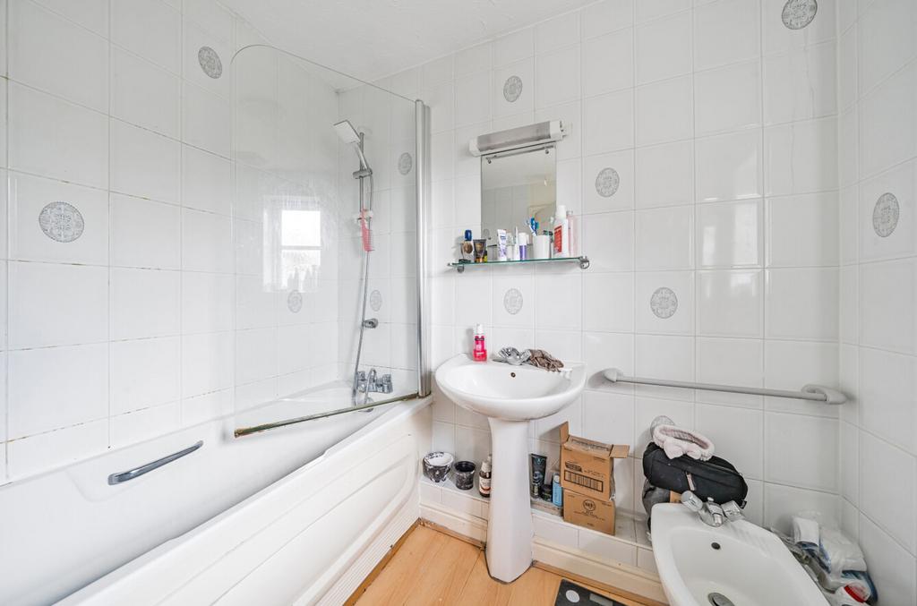 Ensuite to Bedroom 1