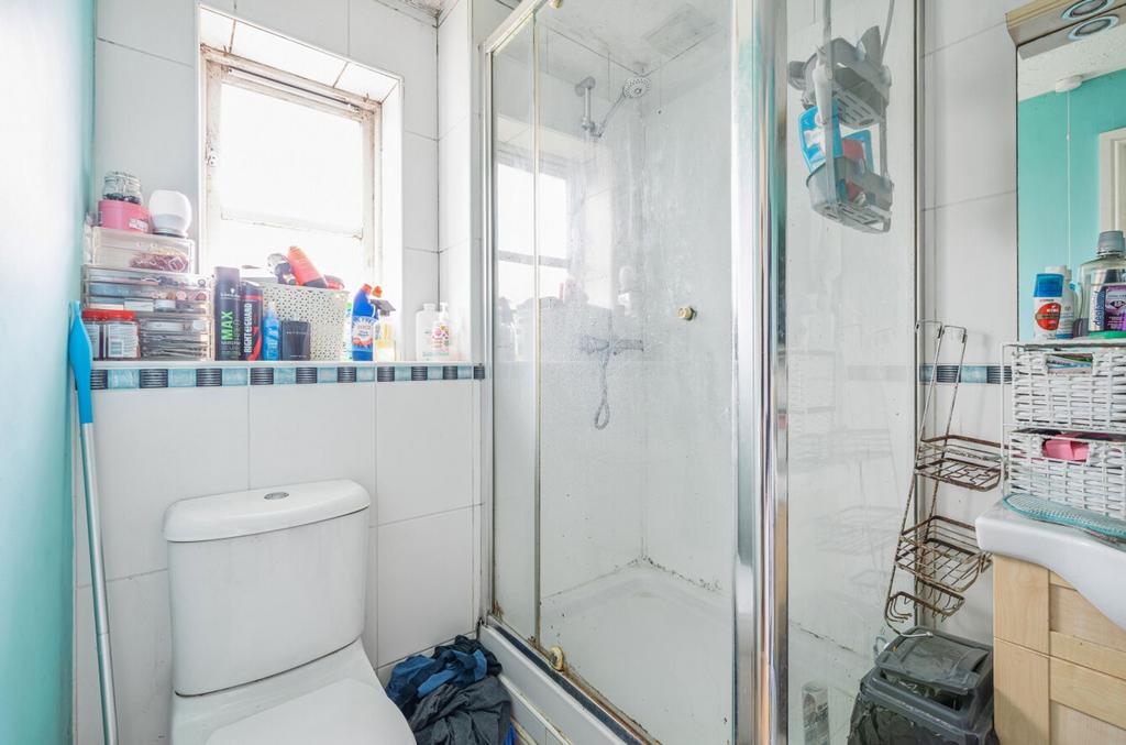 Ensuite to Bedroom 2