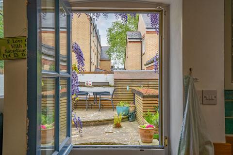 16 Catharine Street, Cambridge, CB1 3AW