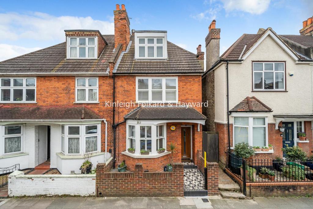 Road, Bromley 4 bed semidetached house £650,000