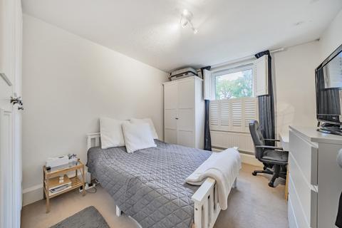1 bedroom flat to rent, Manningtree Close London SW19