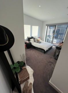 2 bedroom flat to rent, Botanic Square, London E14