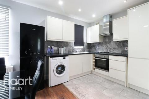 2 bedroom flat to rent, Station Grove
