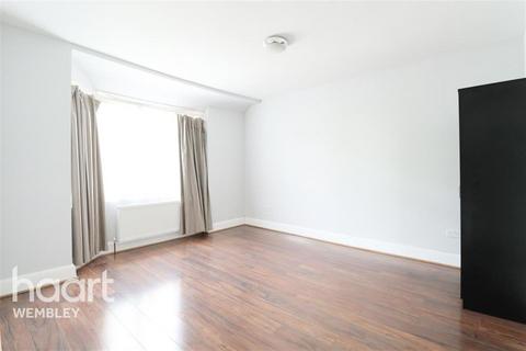 2 bedroom flat to rent, Station Grove