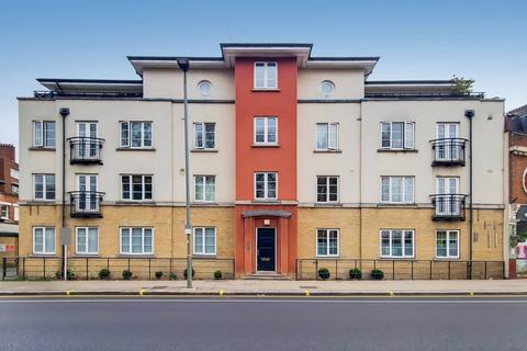 2 bedroom flat to rent, Garratt Lane, Wandsworth, London, SW18