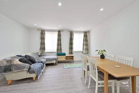 2 bedroom flat to rent, Garratt Lane, Wandsworth, London, SW18