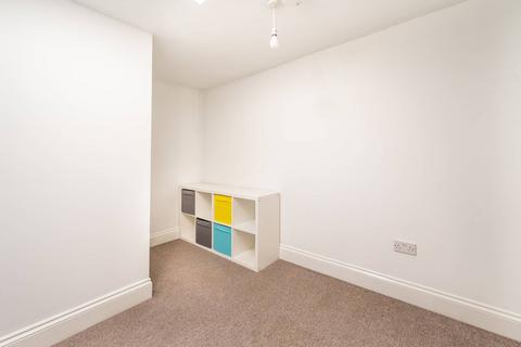 2 bedroom flat to rent, London Road, Plaistow, London, E13