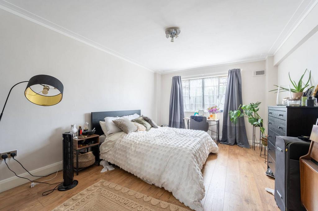 Corner Fielde, Streatham Hill... 1 bed flat to rent £2,450 pcm (£565 pw)