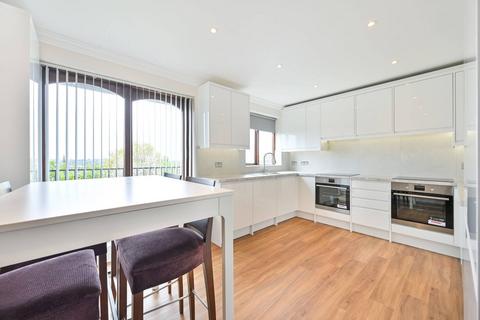 4 bedroom flat to rent, Dollis Hill Lane, Gladstone Park, London, NW2