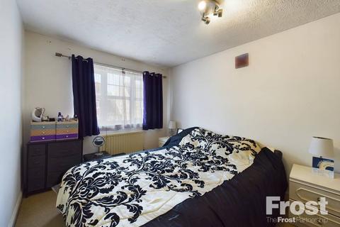 3 bedroom semi-detached house for sale, Westmacott Drive, Feltham, TW14