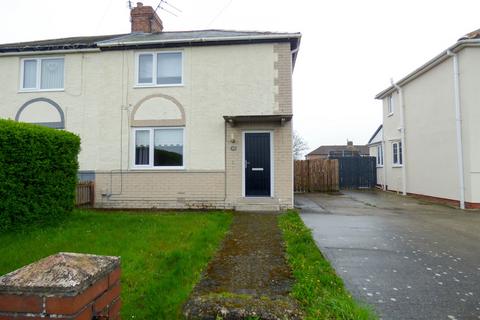 2 bedroom semi-detached house to rent, Featherstone Grove, Jarrow