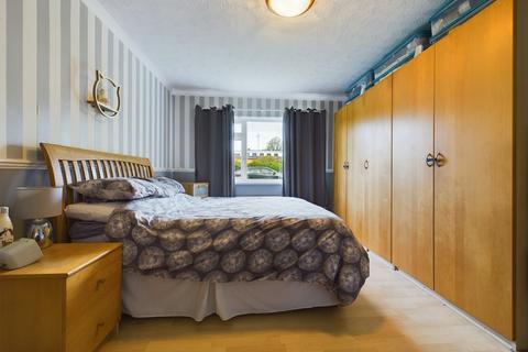 2 bedroom flat for sale, Thornhill Court Heol Llanishen Fach, Rhiwbina , Cardiff. CF14