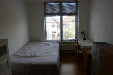 3 bedroom apartment to rent, ST JOHNS ROAD, LONDON, NW11