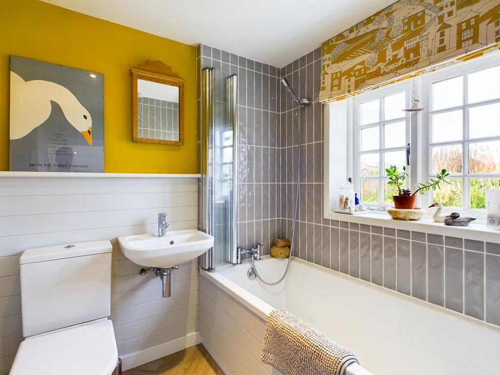 En-suite Bathroom