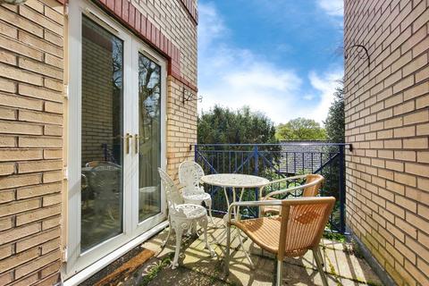 2 bedroom flat for sale, Racefield Road, Altrincham, Greater Manchester, WA14