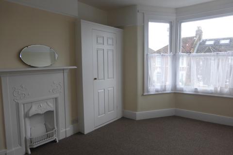 3 bedroom terraced house to rent, Crookston Road, London SE9