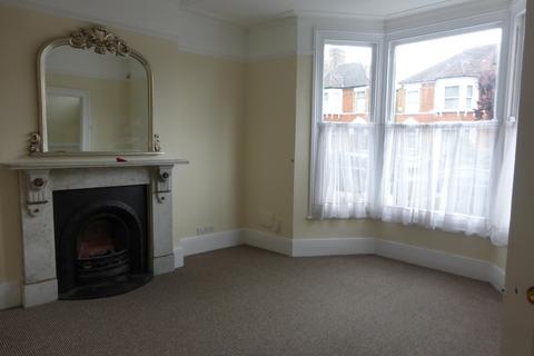 3 bedroom terraced house to rent, Crookston Road, London SE9