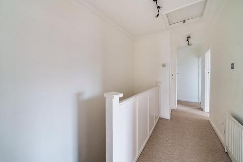 146b East End Road, London, N2 0RY