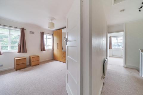146b East End Road, London, N2 0RY
