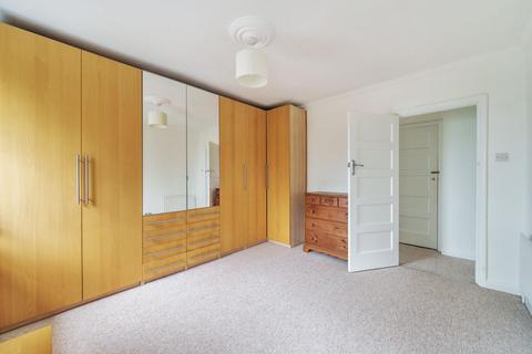 146b East End Road, London, N2 0RY