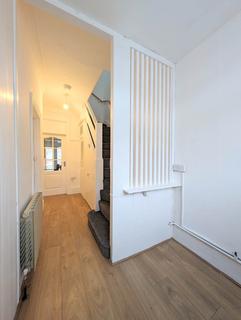 3 bedroom terraced house to rent, Berkshire Gardens, Bowes Park