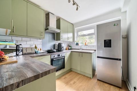 2, Walmers Court Cranes Park, Surbiton, KT5 8AQ