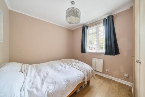 2, Walmers Court Cranes Park, Surbiton, KT5 8AQ