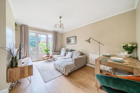 2, Walmers Court Cranes Park, Surbiton, KT5 8AQ