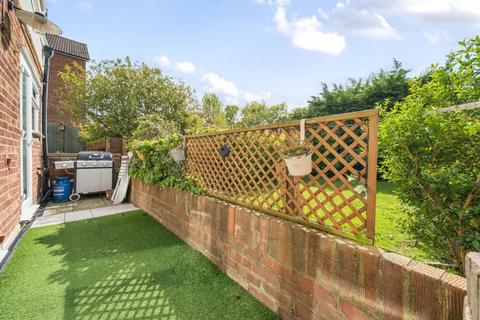 2, Walmers Court Cranes Park, Surbiton, KT5 8AQ