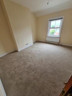2 bedroom flat to rent, Cooden Sea Road, Bexhill-on-Sea TN39