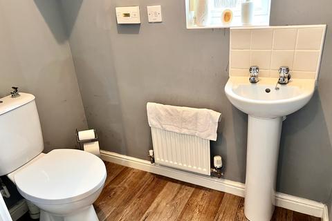 3 bedroom terraced house for sale, Wickford Close, Leicester, Leicester, LE5
