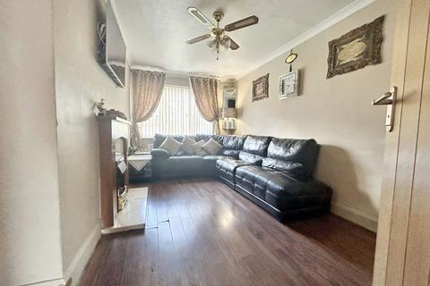 2 bedroom semi-detached house for sale, Cromwell Avenue, Blaydon-on-Tyne, Tyne and wear, NE21 4RG