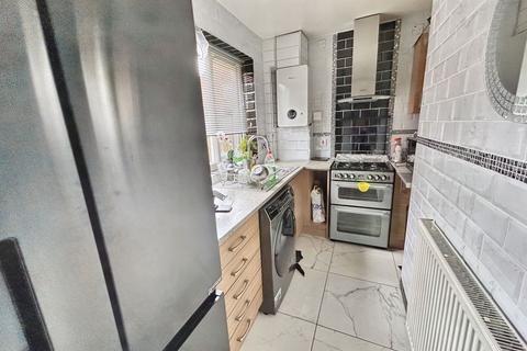 2 bedroom semi-detached house for sale, Cromwell Avenue, Blaydon, Blaydon-on-Tyne, Tyne and wear, NE21 4RG