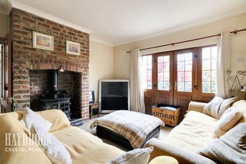 4 bedroom cottage for sale, Main Road, Marsh Lane