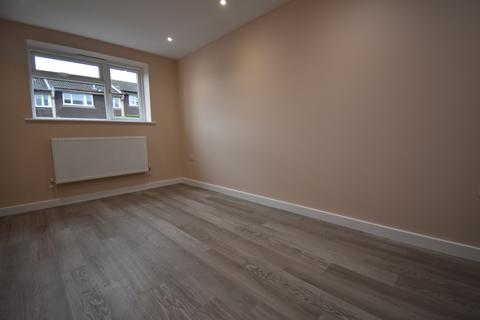 2 bedroom end of terrace house to rent, Panters Swanley BR8