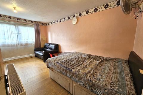 1 bedroom flat for sale, Cape Close, Barking, IG11