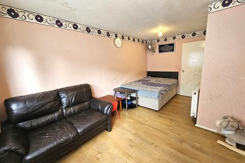 1 bedroom flat for sale, Cape Close, Barking, IG11